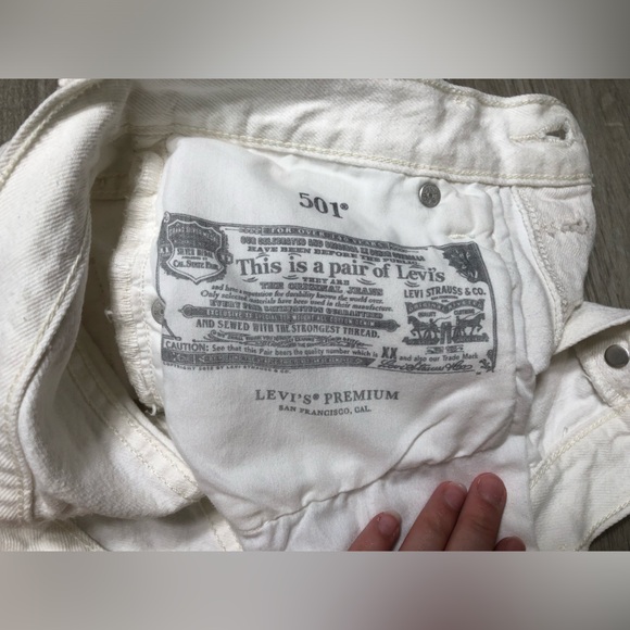 Levi’s 501 White Jean Shorts - Picture 4 of 7